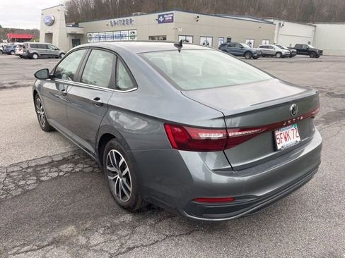 Used 2025 Volkswagen Jetta SE image 8