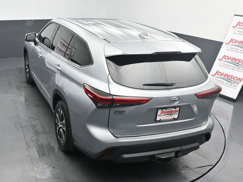 Used 2020 Toyota Highlander XLE image 14