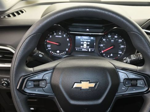Used 2023 Chevrolet TrailBlazer LT FWD image 9