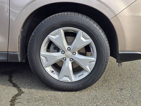 Used 2015 Subaru Forester 2.5i Limited image 9