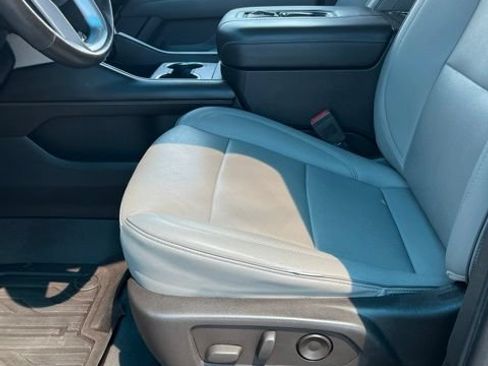 Used 2022 GMC Yukon XL SLT w/ SLT Premium Package AWD/4WD image 13