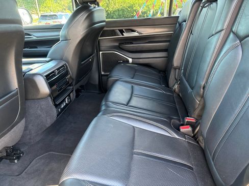 Used 2024 Jeep Wagoneer L Series II w/ Flexible Seating Group AWD/4WD image 21