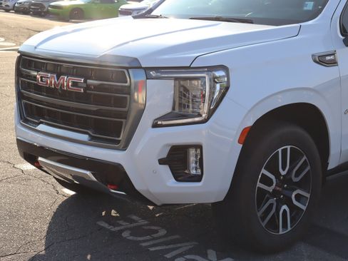 Used 2021 GMC Yukon XL AT4 w/ AT4 Premium Package AWD/4WD image 17