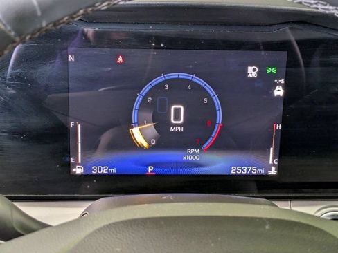 Used 2025 Chevrolet Trax LT w/ LT Convenience Package FWD image 22