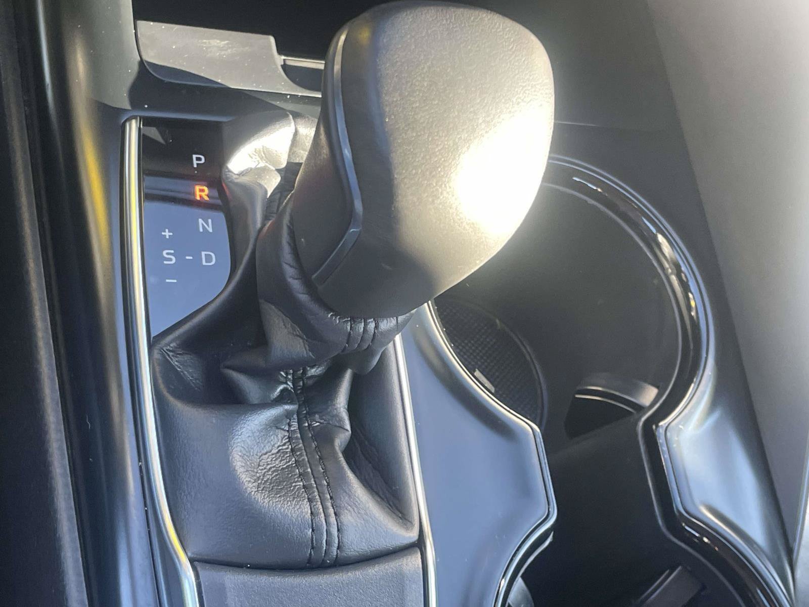 Used 2019 Toyota Camry SE FWD image 18