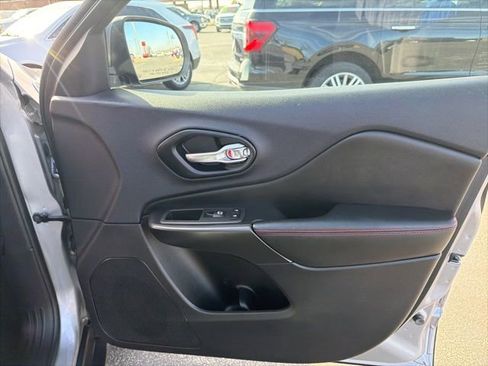 Used 2021 Jeep Cherokee Trailhawk image 39