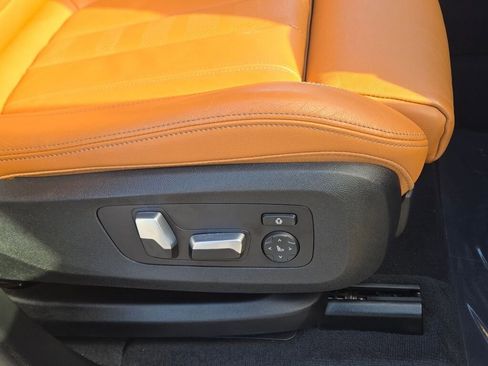 Used 2022 BMW X7 xDrive40i w/ M Sport Package image 12