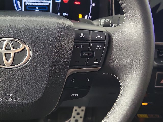 Used 2026 Toyota Camry SE FWD image 25