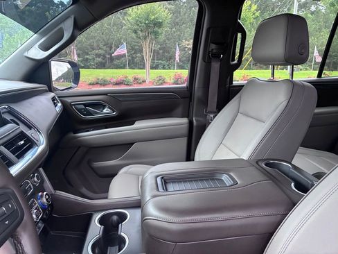 Used 2024 GMC Yukon SLT w/ SLT Luxury Package RWD image 27