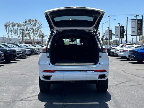 Used 2023 Jeep Grand Cherokee Overland AWD/4WD image 17