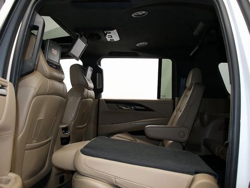 Used 2018 Cadillac Escalade ESV Platinum image 13