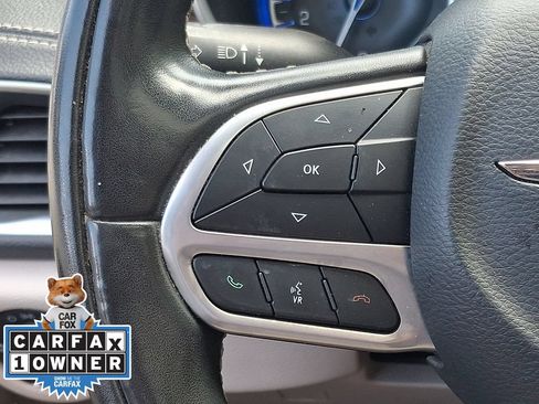 Used 2022 Chrysler Pacifica Limited FWD image 24