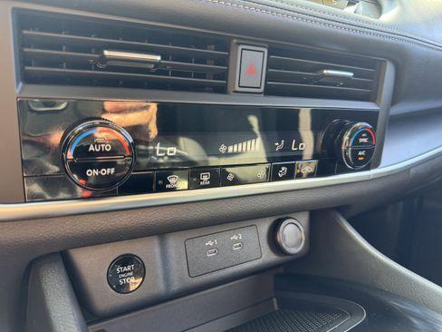 Used 2024 Nissan Rogue SV image 37