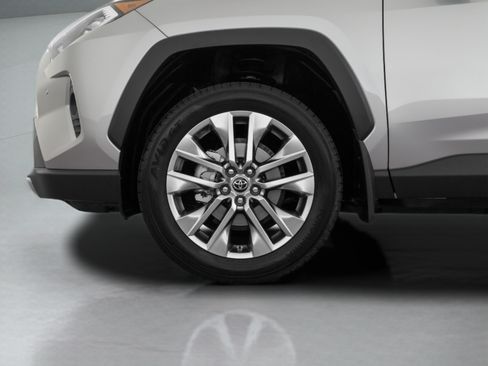 Used 2020 Toyota RAV4 LE FWD image 54