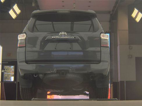 Used 2021 Toyota 4Runner SR5 AWD/4WD image 7