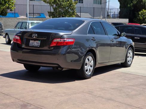 Used 2009 Toyota Camry LE FWD image 12