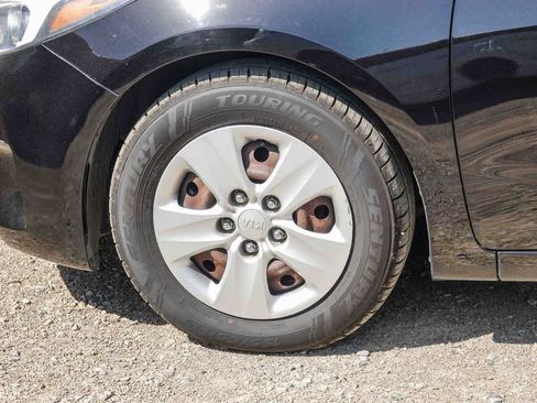 Used 2017 Kia Forte LX image 17