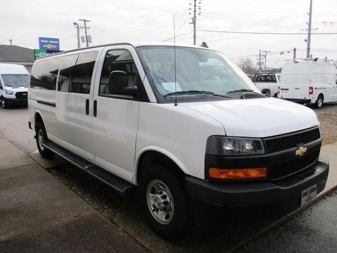 Used 2023 Chevrolet Express 3500 LS image 3