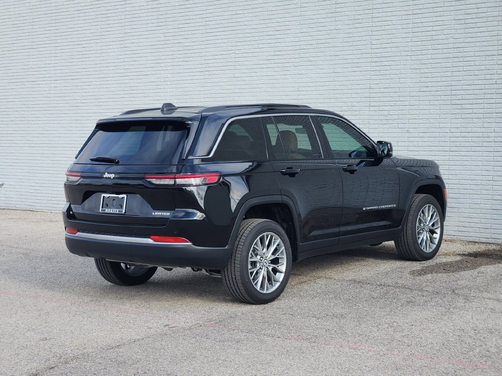 New 2027 Jeep Grand Cherokee Limited RWD image 4