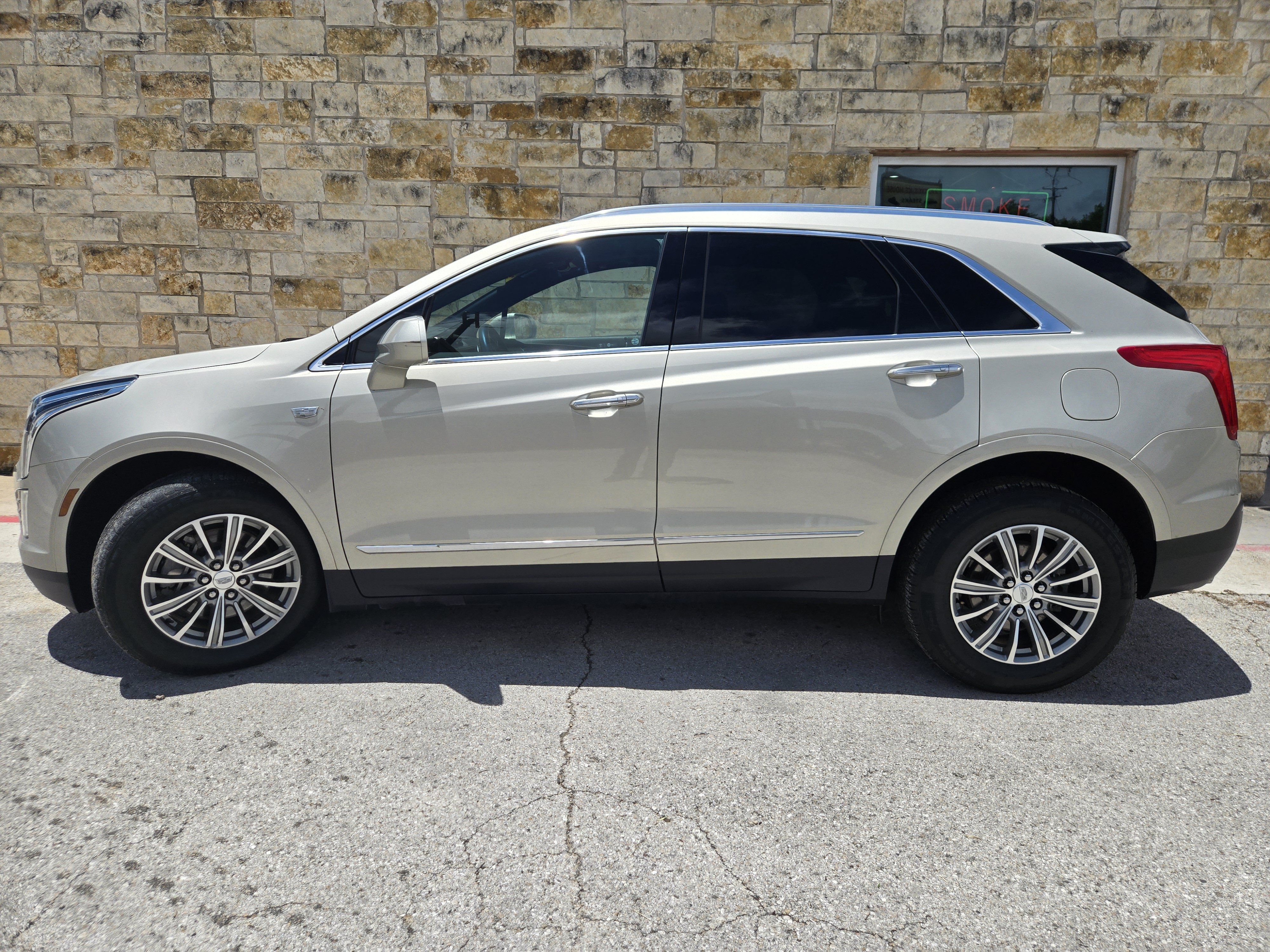 Used 2017 Cadillac XT5 Luxury w/ Driver Awareness Package FWD image 1