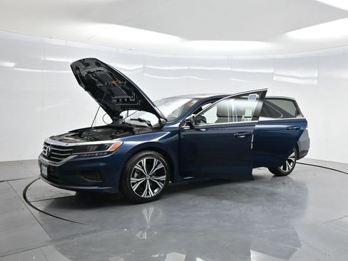 Used 2022 Volkswagen Passat 2.0T SE FWD image 32