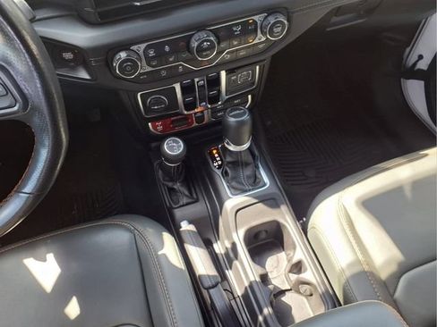 Used 2024 Jeep Gladiator Mojave w/ Technology Group AWD/4WD image 33