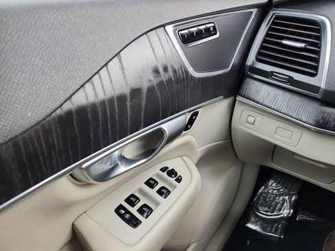 Used 2020 Volvo XC90 T5 Momentum image 35