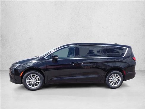 New 2027 Chrysler Pacifica Select AWD/4WD image 2