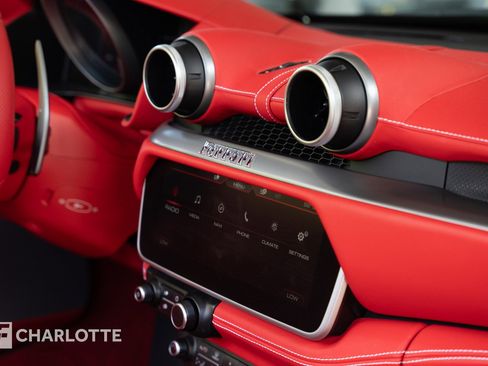 Used 2019 Ferrari Portofino image 37