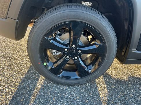 New 2025 Jeep Grand Cherokee Laredo image 25