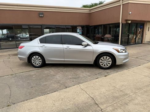 Used 2011 Honda Accord LX image 4