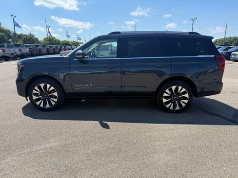 Used 2025 Ford Expedition Platinum w/ Driver's Package AWD/4WD image 8