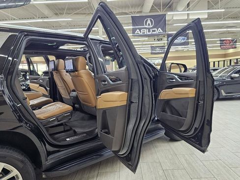 Used 2021 Cadillac Escalade Premium Luxury RWD image 16