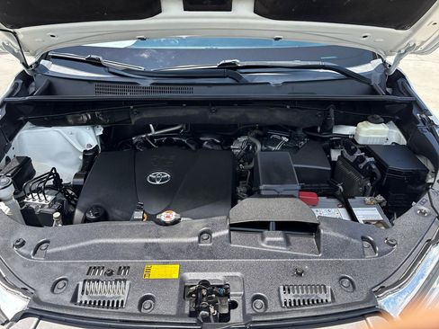 Used 2018 Toyota Highlander LE AWD/4WD image 10