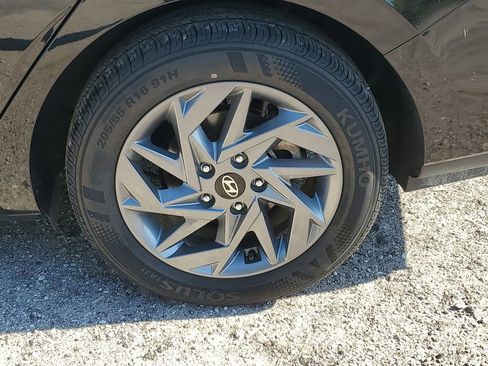 Used 2024 Hyundai Elantra SEL image 5