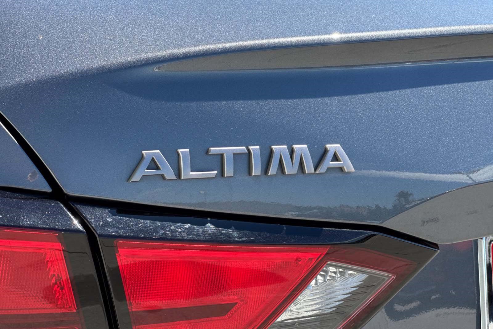 Used 2025 Nissan Altima 2.5 SV FWD image 30