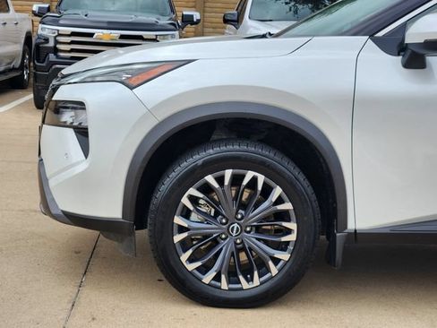 Used 2025 Nissan Rogue SL w/ Tech Package FWD image 16