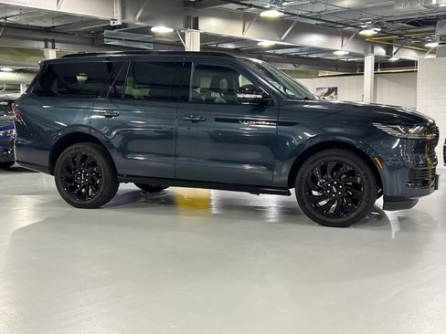 Used 2026 Lincoln Navigator Reserve w/ Jet Appearance Package AWD/4WD image 1