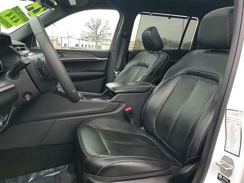 Used 2024 Jeep Grand Cherokee L Limited w/ Luxury Tech Group II image 10