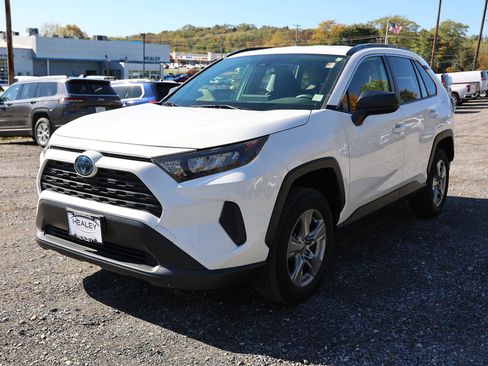 Used 2022 Toyota RAV4 LE image 3