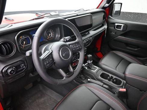 Used 2025 Jeep Wrangler Unlimited Rubicon AWD/4WD image 23