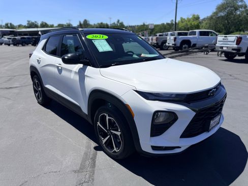 Used 2021 Chevrolet TrailBlazer RS w/ Sun and Liftgate Package AWD/4WD image 4