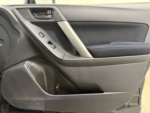 Used 2015 Subaru Forester 2.5i w/ Alloy Wheel Package image 22