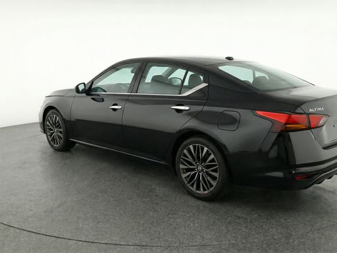 Used 2025 Nissan Altima 2.5 SV image 6