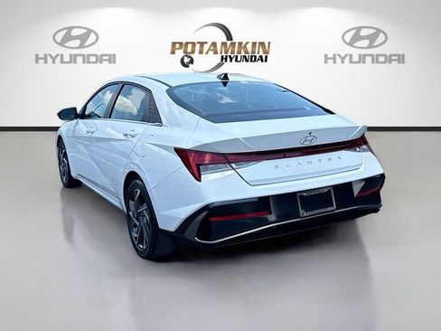 Certified 2025 Hyundai Elantra SEL w/ Cargo Package FWD image 7