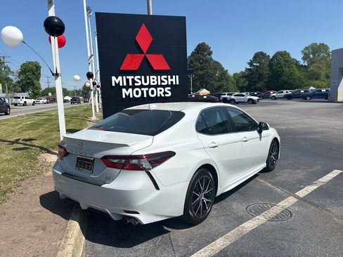 Used 2022 Toyota Camry SE w/ Cold Weather Package AWD/4WD image 3