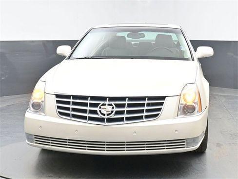 Used 2008 Cadillac DTS w/ Sun And Sound Package image 3