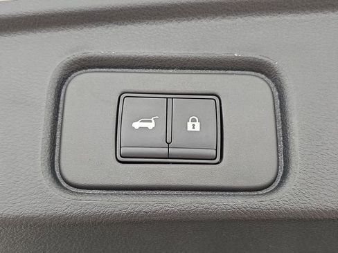 Used 2025 Nissan Pathfinder SV AWD/4WD image 33