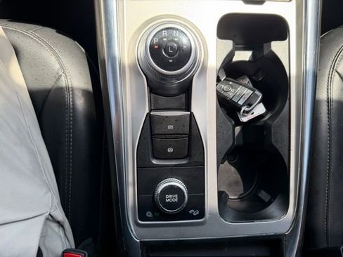 Used 2022 Ford Explorer XLT w/ Equipment Group 202A AWD/4WD image 20