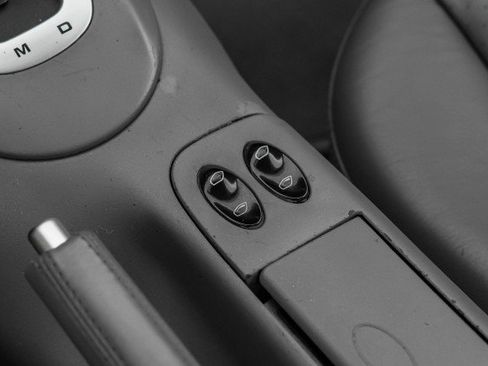 Used 2001 Porsche 911 Carrera 4 image 19